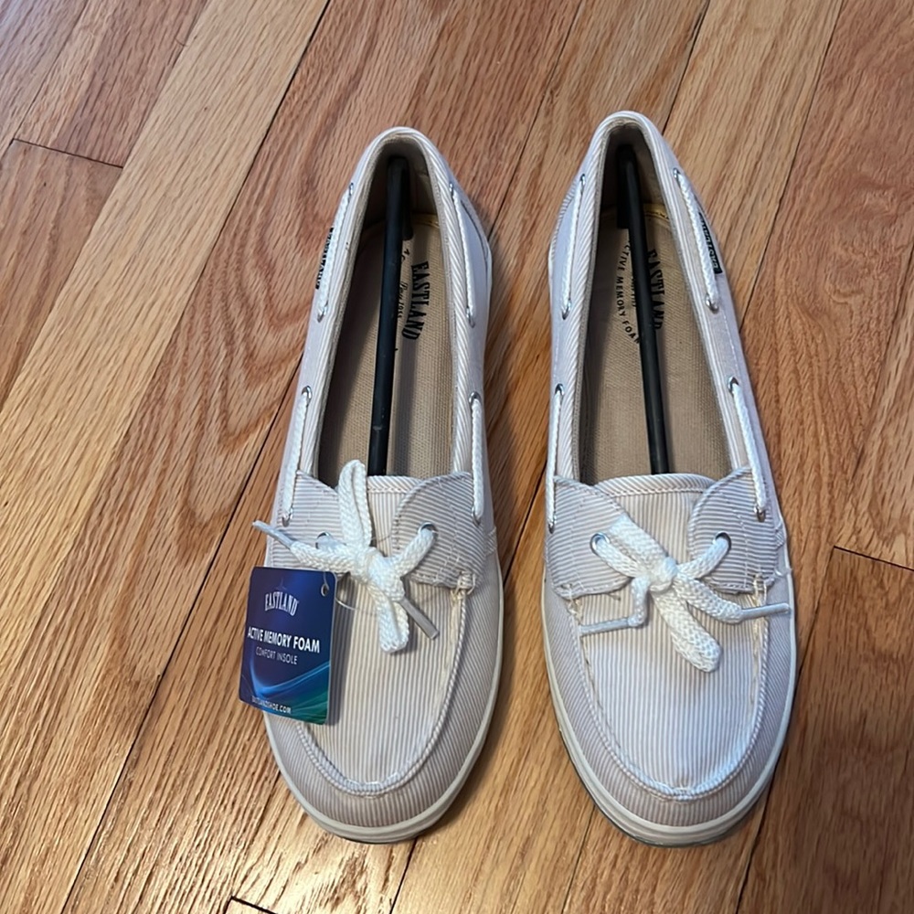 Eastland Skip Boat Shoes - brand new! Memory Foam. Size 8